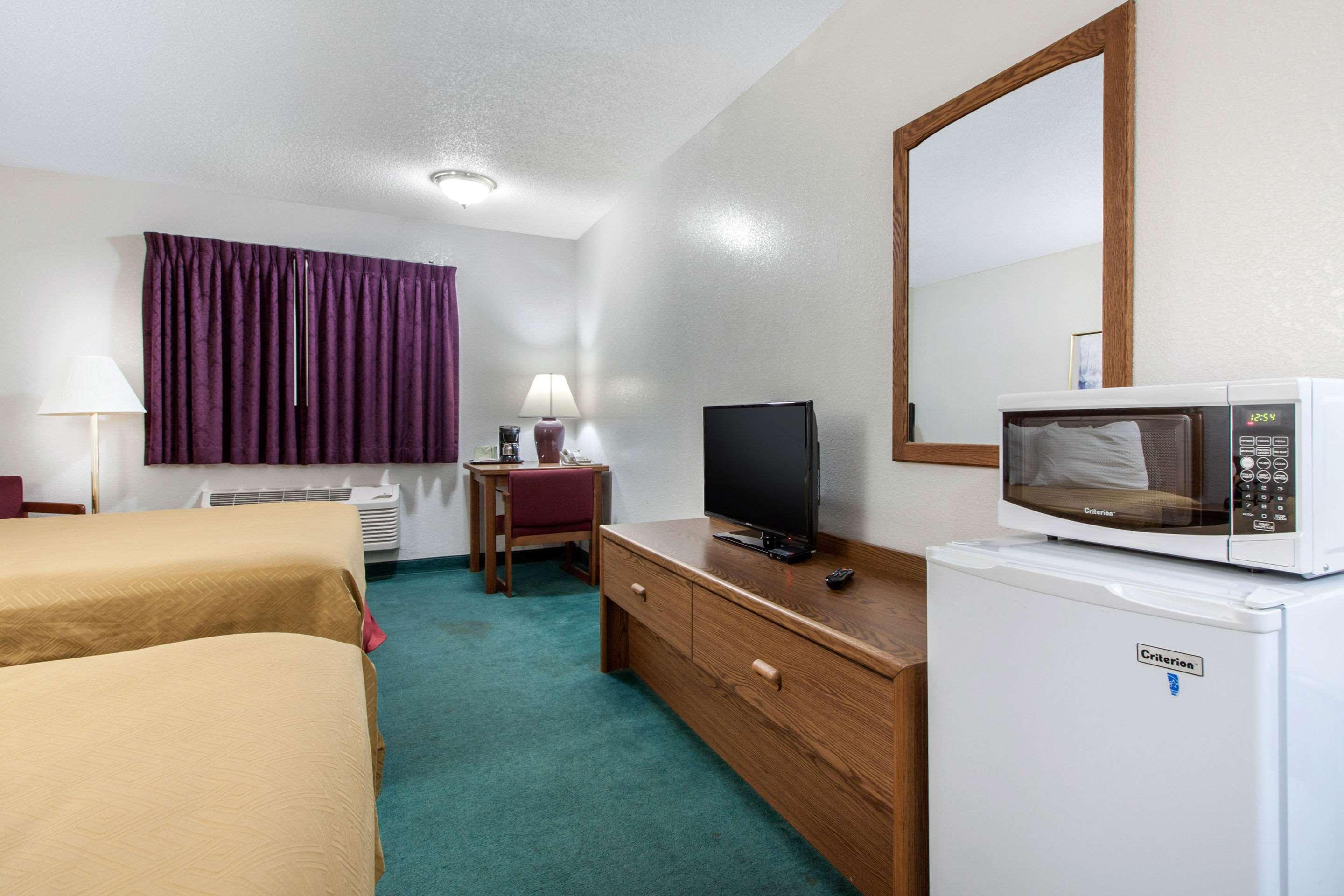 Econo Lodge Oacoma Exterior photo