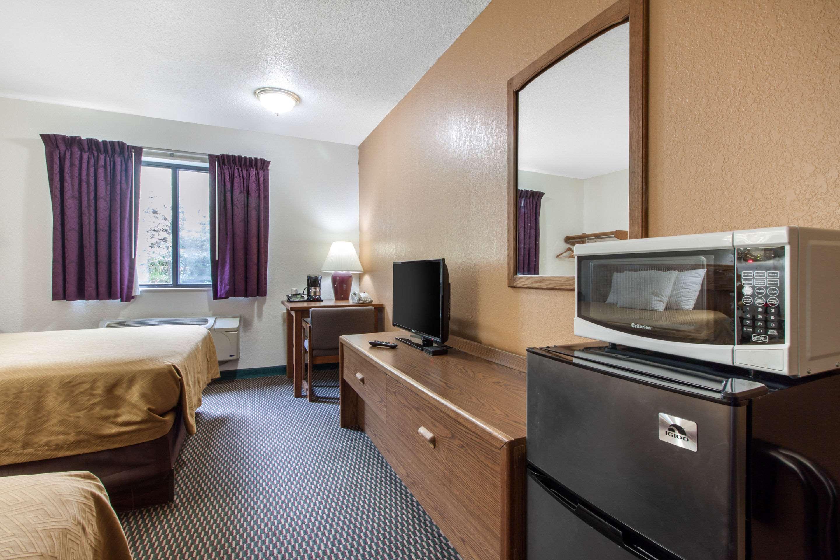 Econo Lodge Oacoma Exterior photo