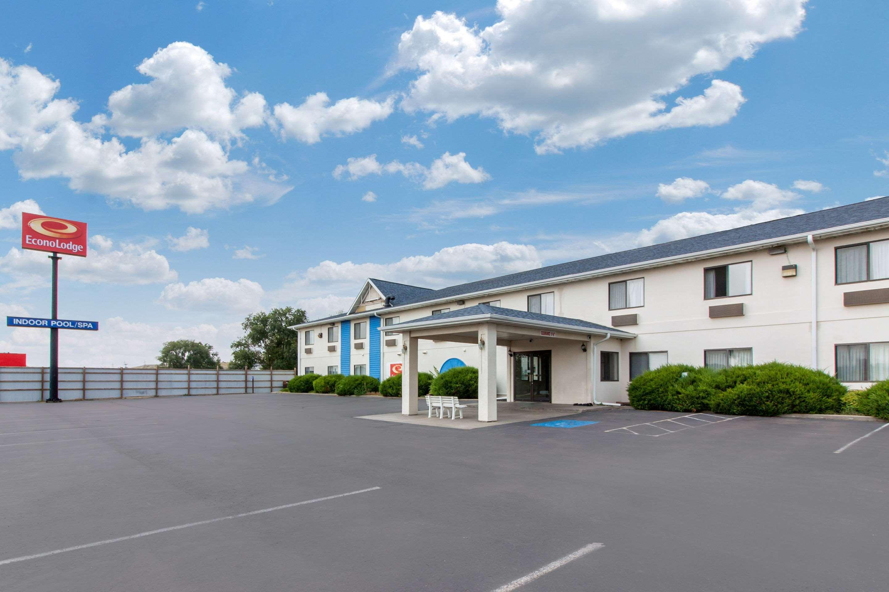 Econo Lodge Oacoma Exterior photo