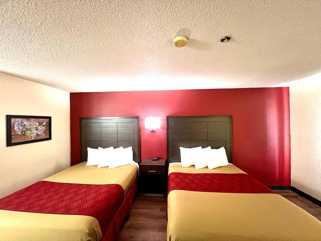 Econo Lodge Oacoma Exterior photo